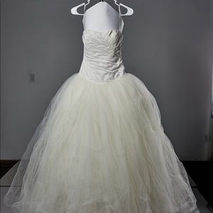 Vera Wang White Collection Wedding dress. Size 0